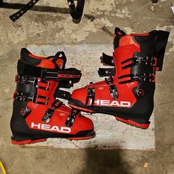 These are HEAD Edge Advant 105 ski boots.