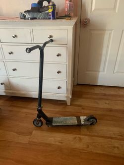 Prodigy Scooter (Needs Grips & Quick Tighten)