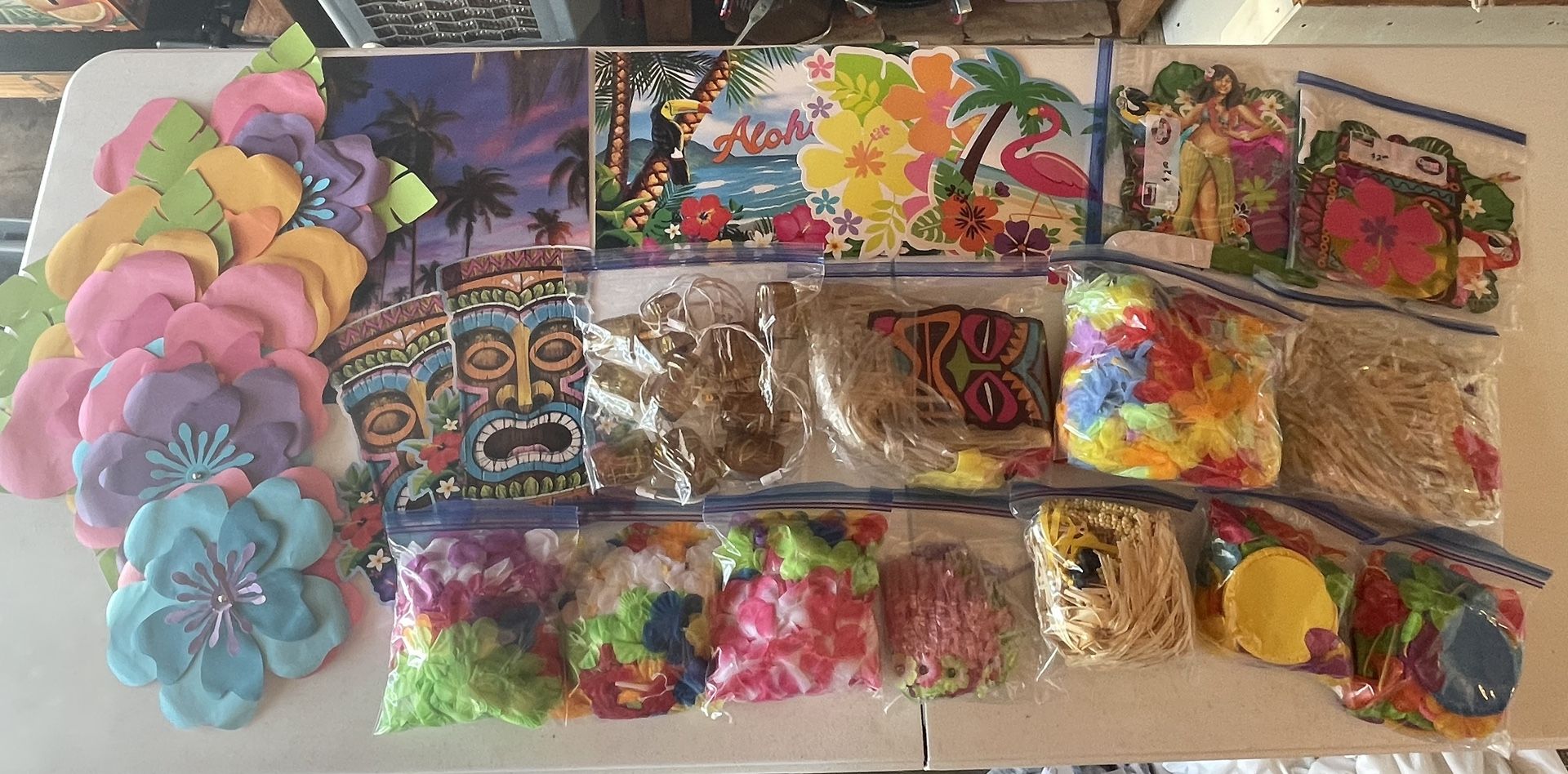 Hawaiian Party Decorations