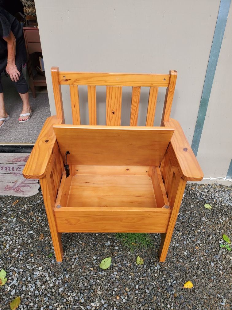 Storage chair