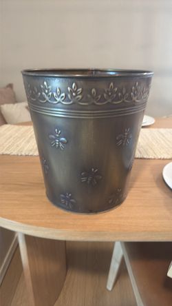 Brass detailed basket / trash can