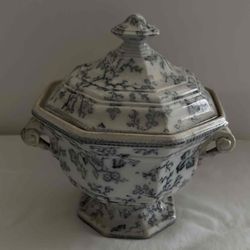 This is a Victorian-era blue and white transferware tureen.