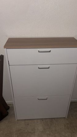 Shoe cabinet