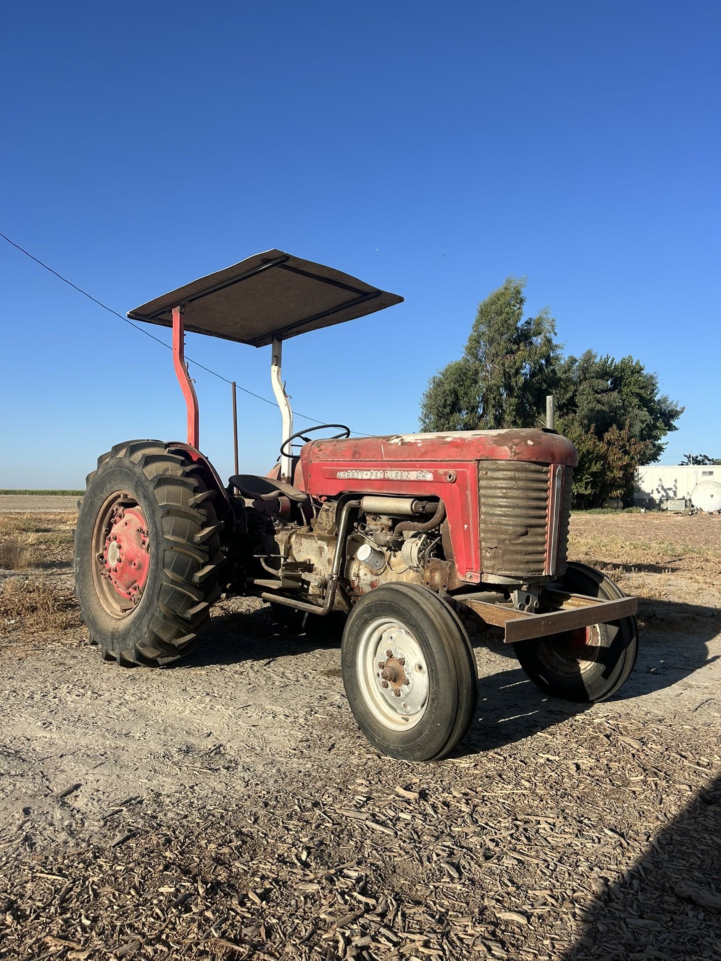 Massey Ferguson 65 . . 