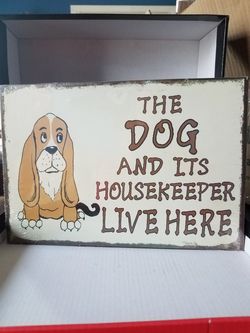 Wall plaque the dog and it's housekeeper live here