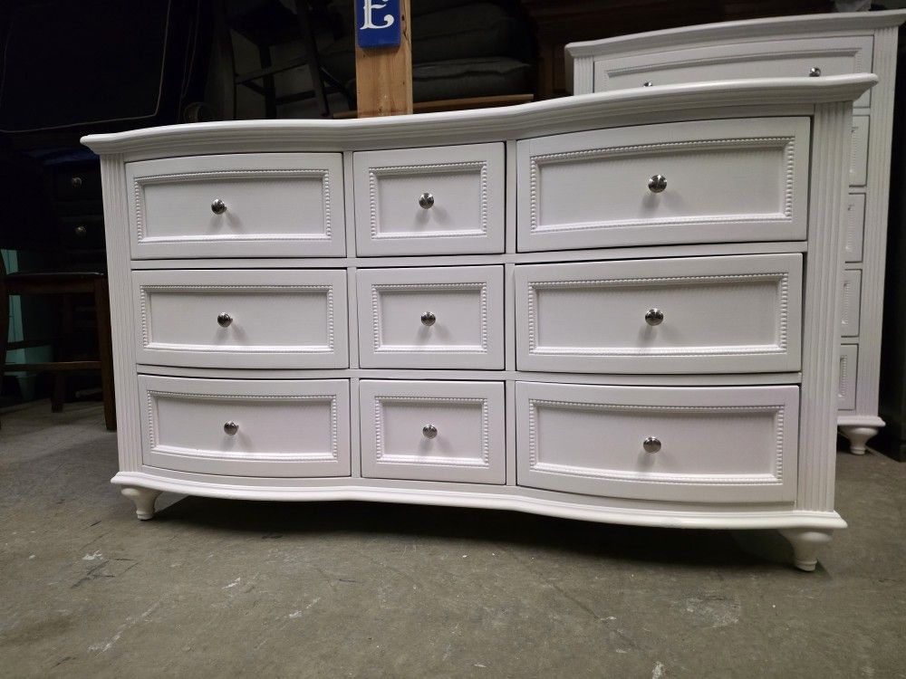 Modern White Ornate Style 9 Drawer Dresser