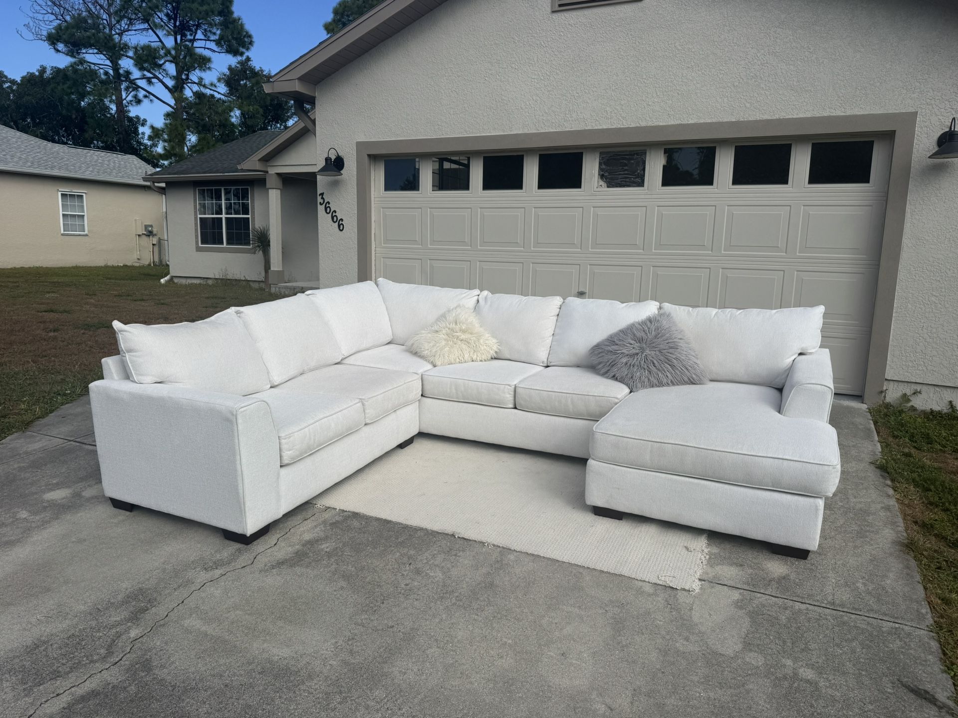 BEAUTIFUL sectional couch 