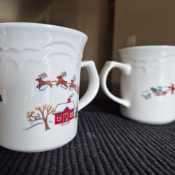 Set Of 4 Pfaltzgraff Snow Village Mugs