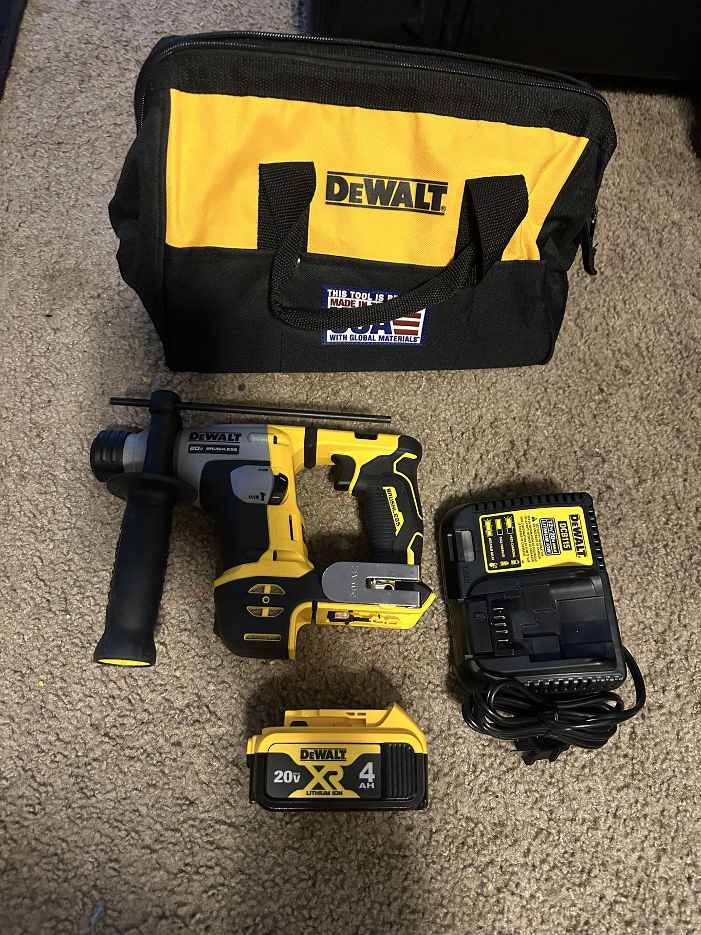 Dewalt ATOMIC 20V MAX Cordless Hammer With Battery, Charger and Carrying Bag Included.
