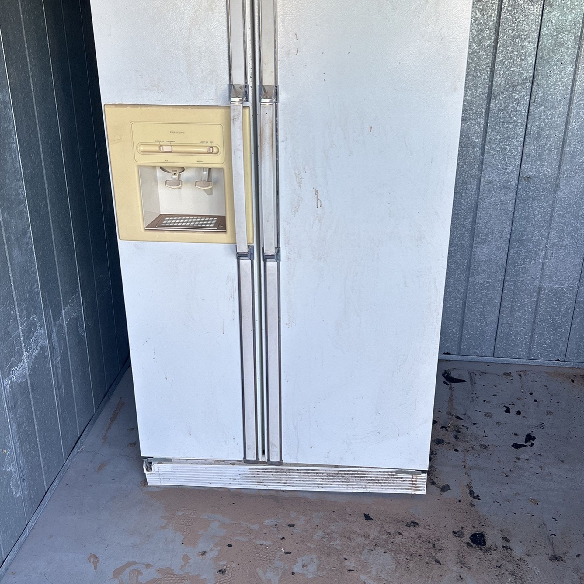 Refrigerator