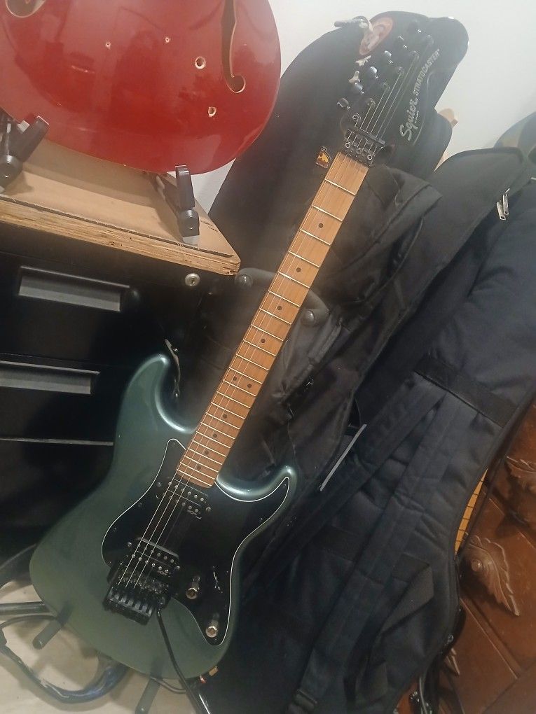 Squier Contemporary Floyd Strat Hhfr In Near Mint Condition..$300
