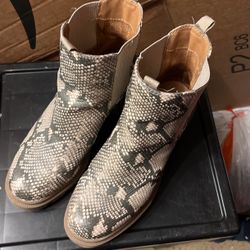 Boots Size9