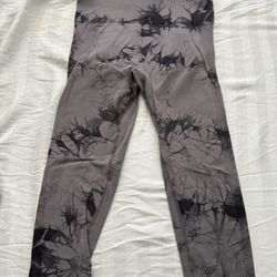 Black and grey tie dye leggings