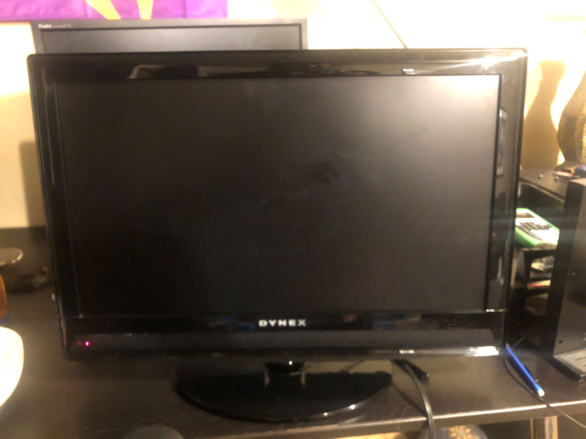 Beautiful color Dynex 27 inches tv in excellent condition
