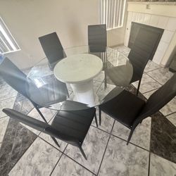 Dining table and 6 chairs 