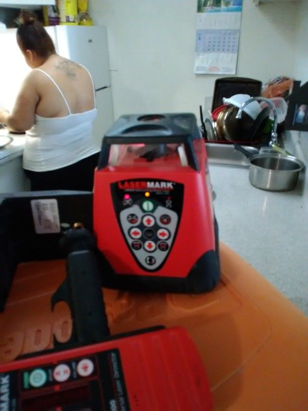 LASERMARK LMH SERIES SELF LEVELING ROTARY LASER KIT WITH ACCESSORIES