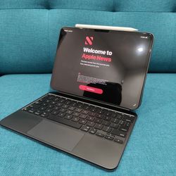 iPad Pro 11” M4 – 256GB – Like New – Apple Pencil + Magic Keyboard – AppleCare – $999