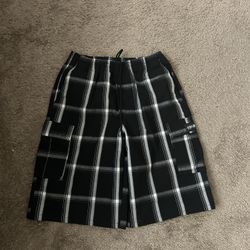 Shaka Plaid Shorts L