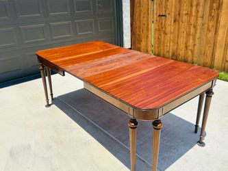 Beautiful Mid Century Mahogany Extendable Butterfly Leaf Walnut Top Dining Table