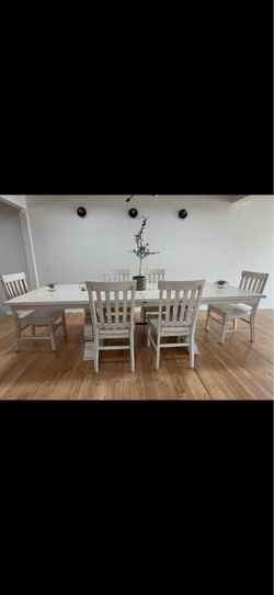 Dining table! Solid wood, extendable!