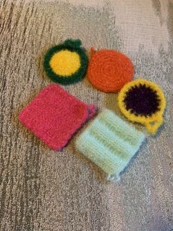 Estropajos Para Lavar Trastes, Gorros Y Blusas… Todo Tejido A Mano