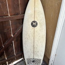 Surfboard 5’2 X 18 X 2.13