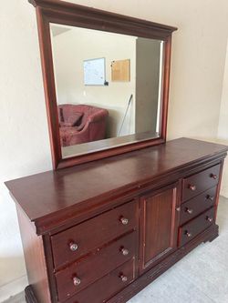 Classic Dresser and Mirror 6 Drawers