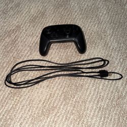 Nintendo Switch Pro Controller – Excellent Condition (Official) Negotiable