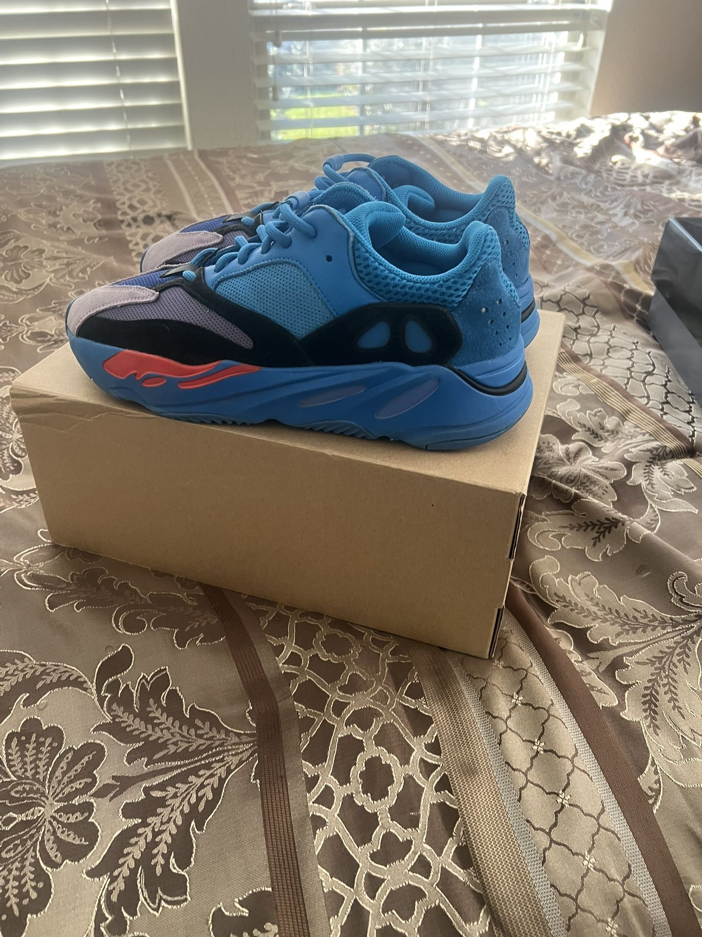 Adidas Yeezy 700 Hi- Res Blue Sz 11