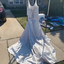 Never Worn Wedding Dress
