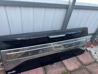 Ford F-150 Platinum Tailgate Black