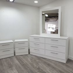 Dresser whit mirror and 2 nightstands - Cómoda con espejo y 2 mesitas de noche