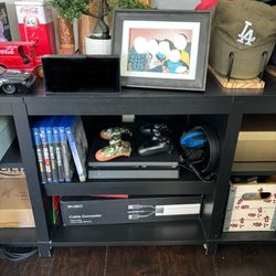 PlayStation 4 Slim 1Tb bundle