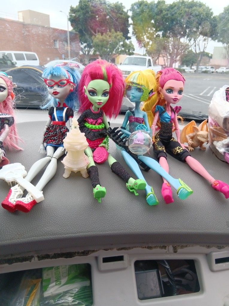©2008 Monster High Dolls