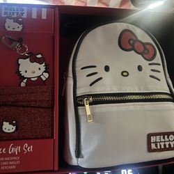  New Still In Box Hello Kitty Bag Gift Set