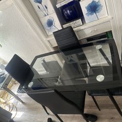 Luxury dining table 4 Seater