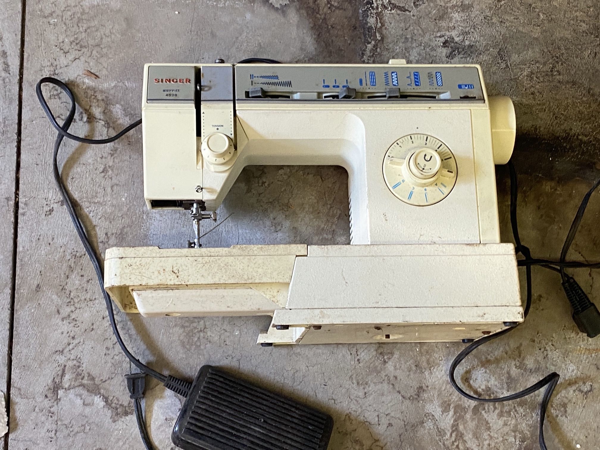 Singer Sewing Machine As-IS