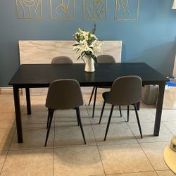 Dinning Table & 4 Chairs 