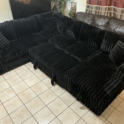 🖤✨Beautiful Black Velvet Plush 3pc Sectional