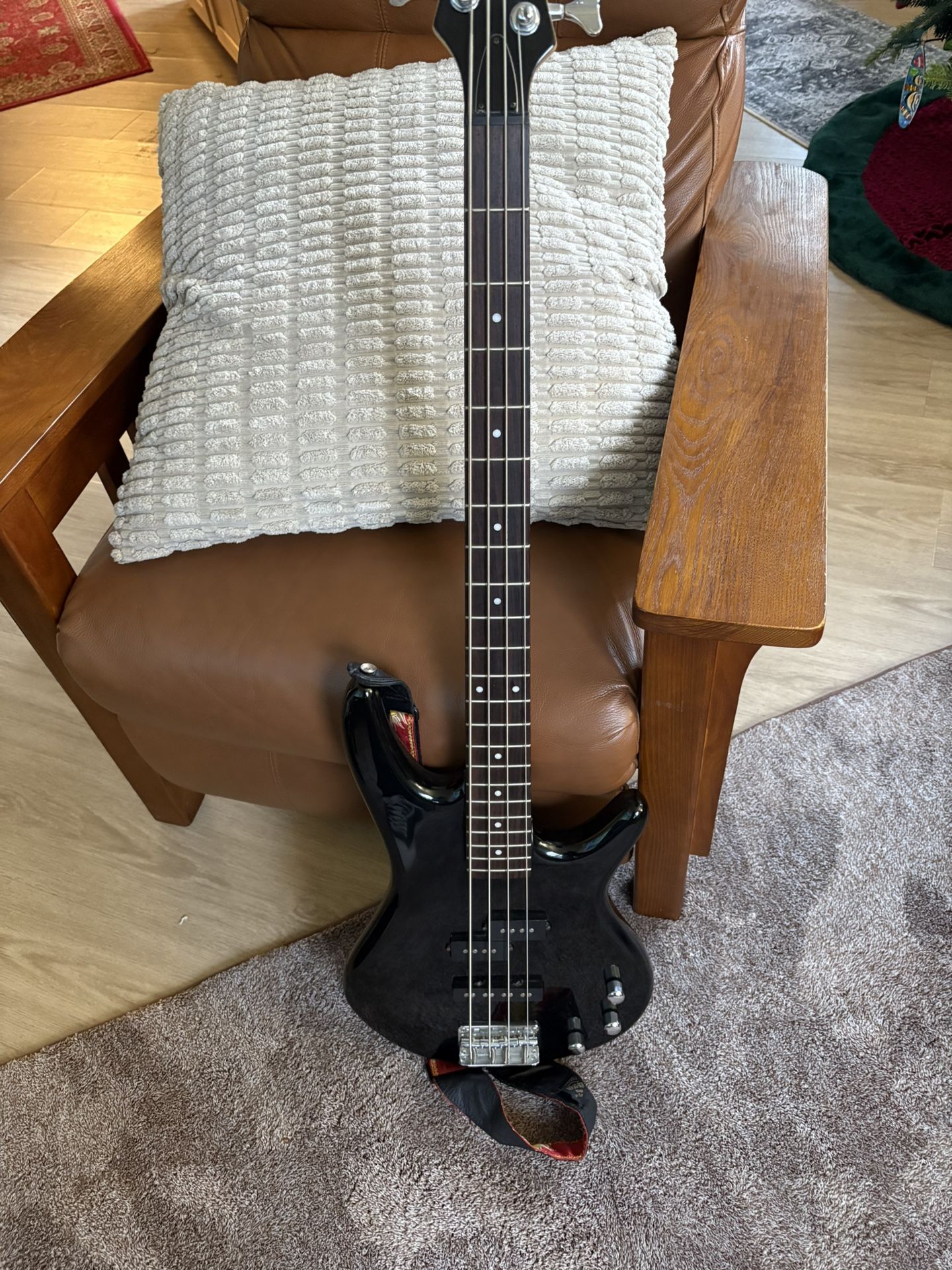 Ibanez Soundgear 4 String Bass And Amp