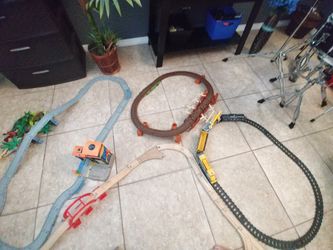 4 train track sets