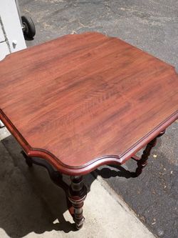 Beautiful Vintage Jacobean Revival Occasional Table – Turned Legs & Scalloped Top-#1170