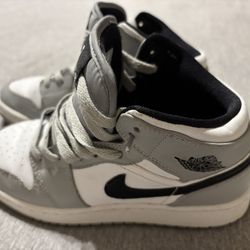 JORDAN 1 MID SMOKE GREY - Youth Shoes