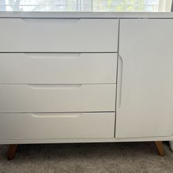 4 Drawers And Storage Dresser Solid Wood / Lacquer Painting