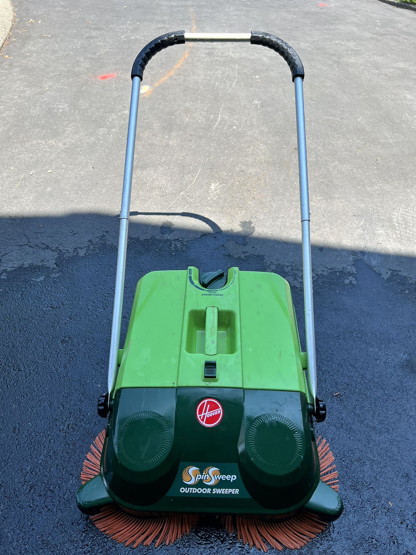 FREE- Outdoor Leaf Sweeper- HOOVER Spin Sweep