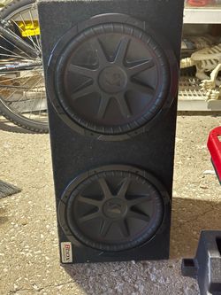 Dual Kicker Subwoofers in BBox Enclosure