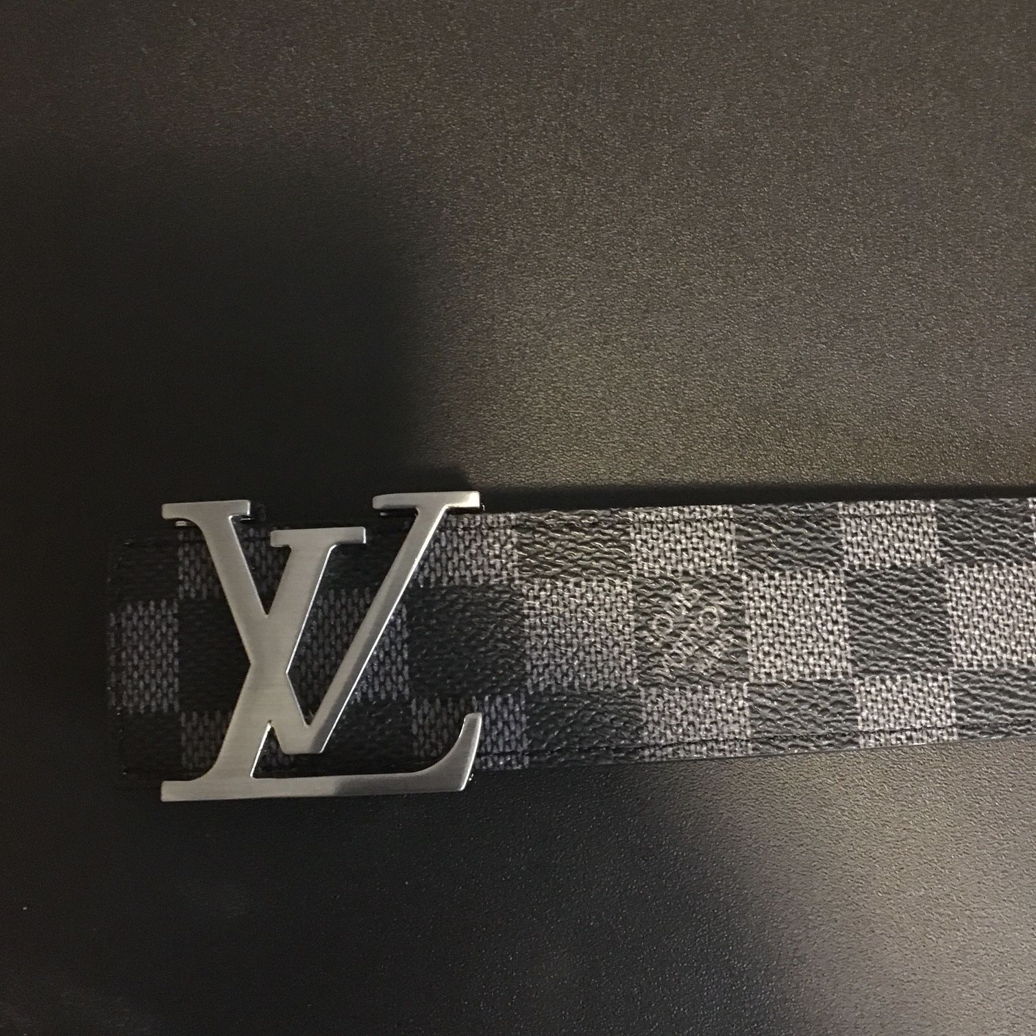 gray and white louis vuittons belt