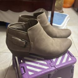 Size 8 Women’s Brown Ankle Boots