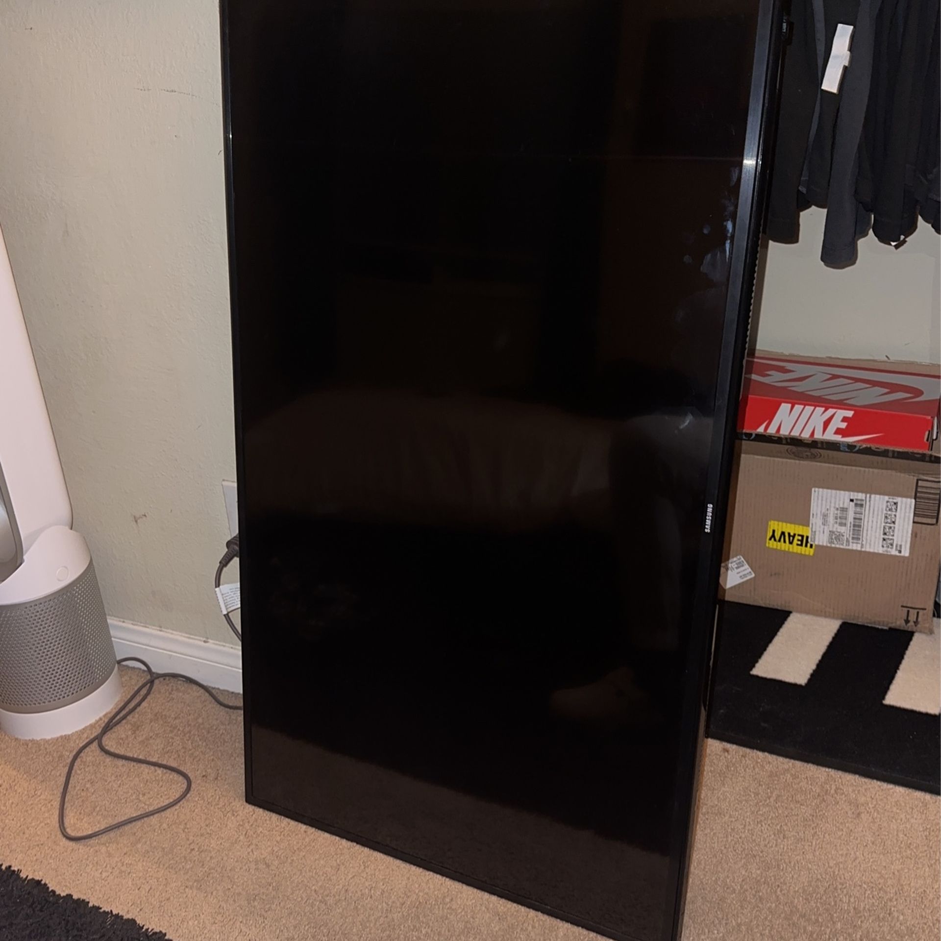 Samsung 48” TV And Wall Mount