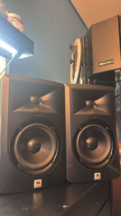 JBL LSR 305